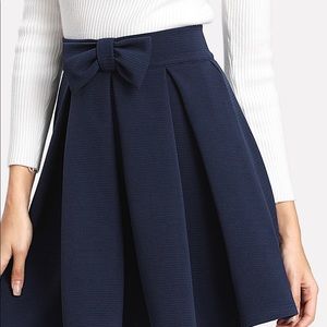 pleated skirt with front bow